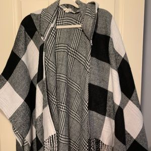 Simply Noelle hooded cape…..one size!